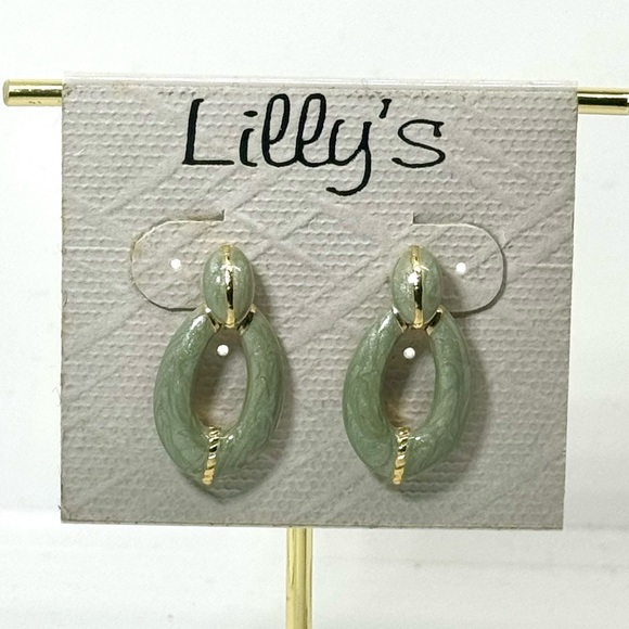 Vintage Gold & Mint Enamel Drop Earrings by Lilly’s - Classic & Elegant Design - Picture 2 of 7